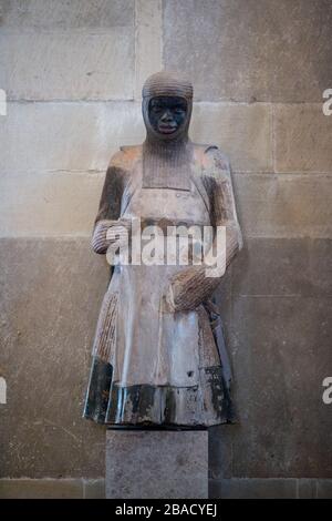 26. März 2020, Sachsen-Anhalt, Magdeburg: Die Skulptur des Heiligen Mauritius, des Patrons des Doms von Magdeburg. Der Dom zu Magdeburg hat jährlich etwa 300 000 Besucher. Statt viel los zu kommen und zu gehen, gibt es jetzt eine Korona-Ruhe. Und genau das zu einem großen Jubiläum, wie in diesem Jahr, feiert der Dom zu Magdeburg das 500. Jubiläum seiner Fertigstellung. Das Gesicht ist, dass die Domtürme 1520 fertiggestellt wurden. Den genauen Geburtstag schließt die evangelische Domgemeinde damit ab, dass Dombaumeister Bastian Binder von Kardinal Albrecht am nach Halle entfernt wurde Stockfoto