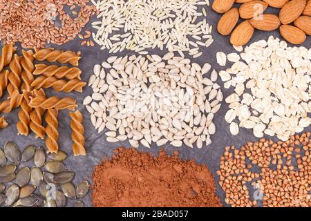 Verschiedene Zutaten Magnesium, Vitamine, Ballaststoffe und Mineralien. Gesund gesunde Ernährung Stockfoto