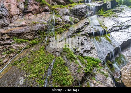 Die wilde und romantische Wimbachklamm in Ramsau ist eine der Sehenswürdigkeiten in Bayern in Berchtesgaden. Stockfoto