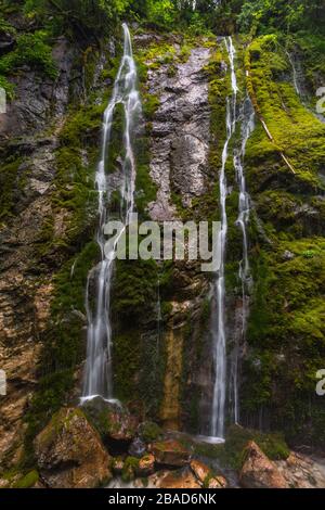 Die wilde und romantische Wimbachklamm in Ramsau ist eine der Sehenswürdigkeiten in Bayern in Berchtesgaden. Stockfoto