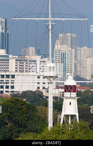 Fort Cornwallis Lighthouse & Georgetown Skyline, Penang Island, Malaysia Stockfoto