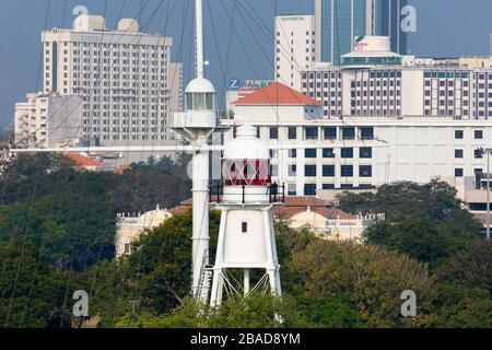 Fort Cornwallis Lighthouse & Georgetown Skyline, Penang Island, Malaysia Stockfoto