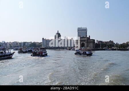 Bootsfahrt vom Tor Indiens zu den Elephanta-Höhlen, Mumbai, Indien Stockfoto