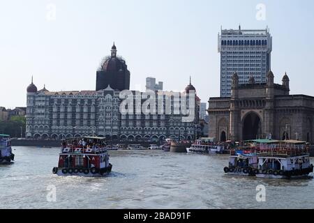 Bootsfahrt vom Tor Indiens zu den Elephanta-Höhlen, Mumbai, Indien Stockfoto