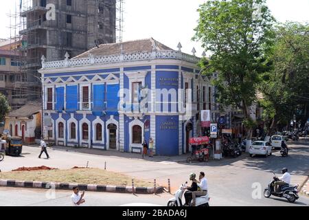 DR Dada Vaidy Road, Singbal Book House und Indiatourism Tourist Office in Panaji, Goa, Indien Stockfoto