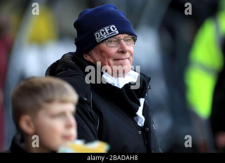 Eine allgemeine Ansicht eines Derby-County-Fans auf den Tribünen vor Spielbeginn Stockfoto