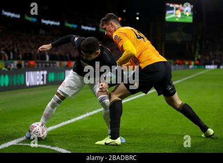 Andreas Pereira von Manchester United (links) und Max Kilman von Wolverhampton Wanderers kämpfen um den Ball Stockfoto