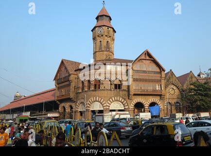Crawford-Markt, der in Zeiten des britischen Raj gebaut wurde und nun offiziell in Mahatma Jyotiba Phule Market, Mumbai, Indien, umbenannt wurde Stockfoto