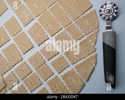 Die Zubereitung eines traditionellen italienischen Karnevalsdesserts Stockfoto