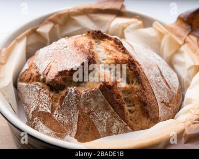 Ein frisch gebackenes Brot aus der Nähe Stockfoto