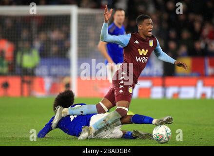 Der Hamza Choudhury (links) von Leicester City greift Ezri Konsa von Aston Villa an Stockfoto