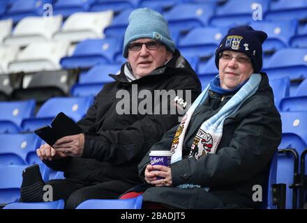 Anhänger von Coventry City vor dem Spiel gegen Milton Keynes Dons Stockfoto