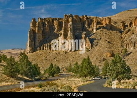 Die Palisaden von Iron Mountain in John Day Fossil Betten Nationaldenkmal, Clarno Einheit, Oregon, USA Stockfoto