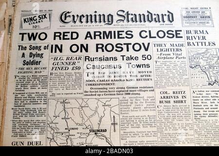 "Zwei rote Armeen schließen in Rostow" 11. Januar 1943 Titelseite britische Abend-Standardzeitung für London England Großbritannien Stockfoto