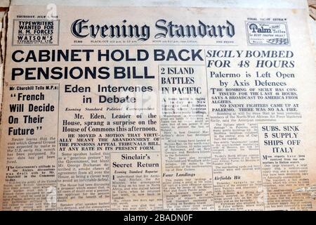 "Cabinet Hold Back Pensions Bill" 1. Juli 1943 Titelseite britische Evening Standard-Zeitung Schlagzeilen in London England Großbritannien Stockfoto