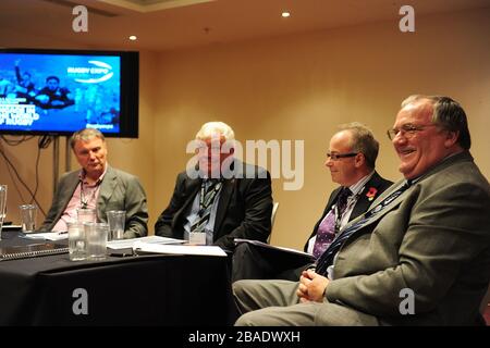 Gary Hetherington von Leeds Rugby, Tony Rowe von Exeter Chiefs, Trevor Watkins von Pinsent Masons LLP und Geoff Irvine von Beford Blues und er2012 (von links nach rechts) geben am ersten Tag der Rugby Expo 2012 einen Workshop Stockfoto