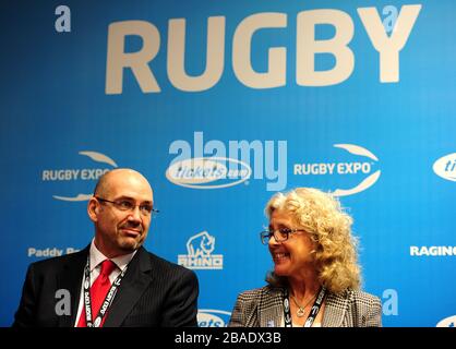 IRB Tournament Operations Manager Beth Coulter (rechts) und Hong Kong RFU CEO Ian McMahon (links) während des ersten Tages der Rugby Expo 2012 Stockfoto