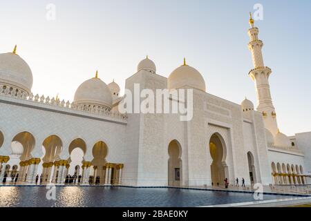 Die Moschee befindet sich in der Hauptstadt der Vereinigten Arabischen Emirate Stockfoto