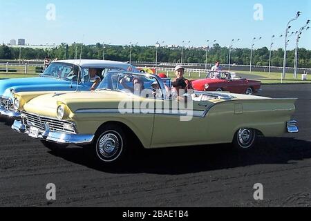 Vincennes Hippodrome Prix du president de la republique Defilé voiture ancienne - Foto Laurent Lairys/DPPI Stockfoto