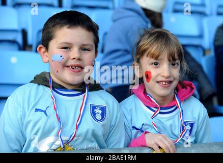 Junge Fans von Coventry City auf den Tribünen Stockfoto