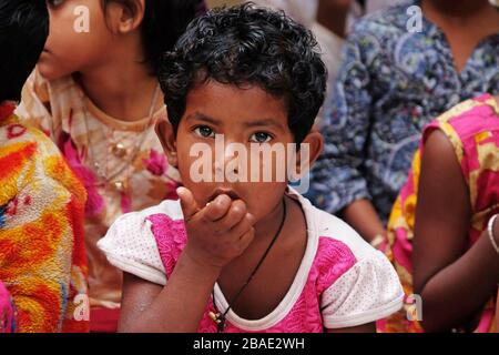 Kinder in der Schule in Kumrokhali, Westbengalen, Indien Stockfoto