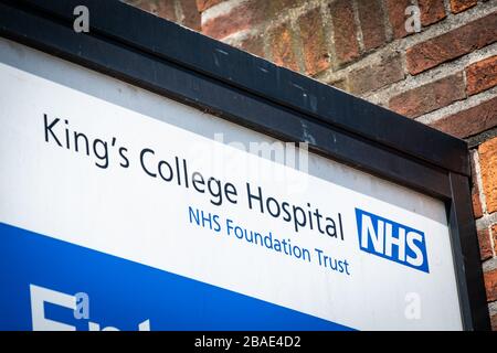 Kings Collage Hospital Exterieur Signage - ein großes NHS-Krankenhaus in Camberwell, Southwark Stockfoto