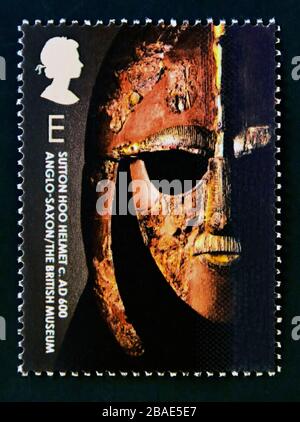 Briefmarke. Großbritannien. Königin Elizabeth II 250-jähriges Jubiläum des British Museum. Sutton Hoo Helm, angelsächsischen C. UM 600. E. 2003. Stockfoto