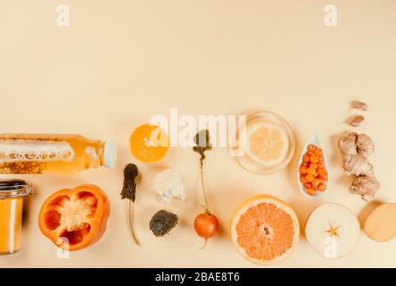 Inhaltsstoffe zur Erhöhung der Immunität, Auswahl von Gesundheitsnahrungsmitteln für kaltes Heilmittel, Lebensmittel mit hohem Gehalt an Antioxidantien, Mineralien, Vitaminen, kreativ gebügelt Stockfoto