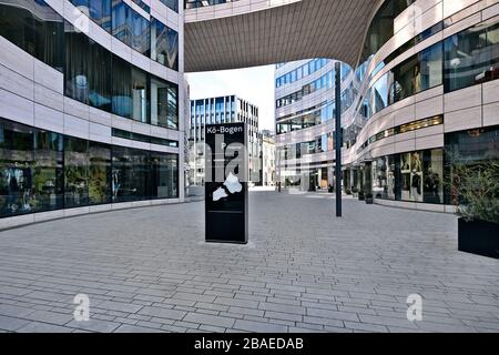 Leere Straßen in Düsseldorf während der Corona-Krise, Kö-Bogen Stockfoto