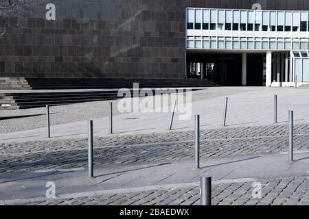 Leere Straßen in Düsseldorf während der Corona-Krise, Grabbeplatz. Stockfoto