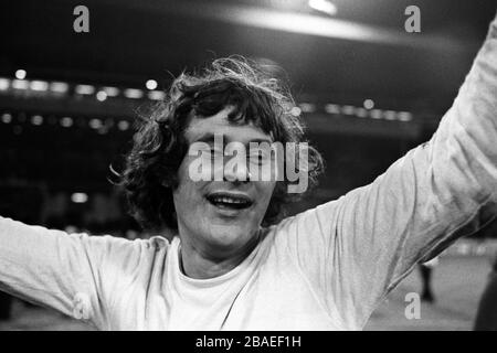 Der polnische Jan Tomaszewski feiert am Schlusspfiff, als sich Polen für die WM-Endrunde 1974 in Deutschland qualifiziert. Stockfoto