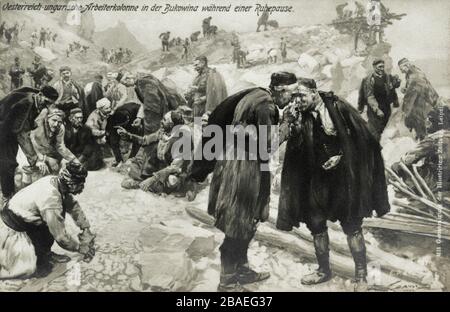 Der erste Weltkrieg. Österreich-ungarische Arbeiterkolonne in der Bukowina während einer Pause. Stockfoto