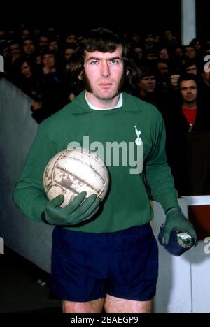 Tottenham Hotspur-Torhüter Pat Jennings läuft an der White hart Lane aus Stockfoto