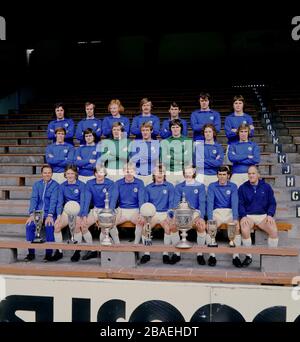 Cardiff City Team mit einer beeindruckenden Auswahl an Trophäen Stockfoto