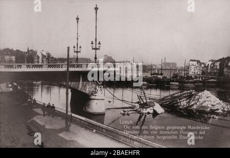 Der erste Weltkrieg. Lüttich. Die Maas-Brücke wurde von den Belgiern daneben die Ersatzbrücke deutscher Pioniere im Güterzug gesprengt Stockfoto