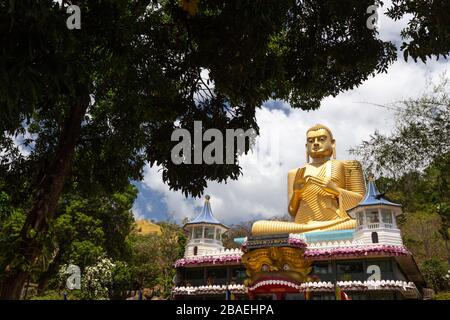 Außerhalb des Goldenen Tempels in Dambulla, Sri Lanka Stockfoto