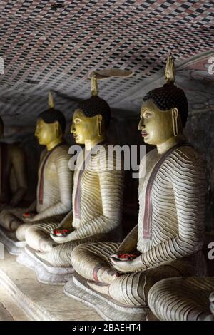 Statuen im Dambulla Royal Cave Temple, Sri Lanka Stockfoto