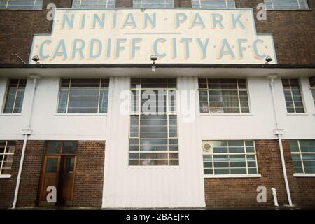 Ein allgemeiner Blick auf den Ninian Park, der Heimat von Cardiff City, vor dem Start. Stockfoto