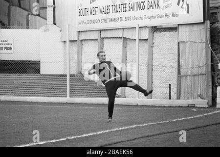 Swansea City Manager Roy Bentley im Einsatz während einer Trainingseinheit auf dem Spielfeld bei vetch Field. Stockfoto