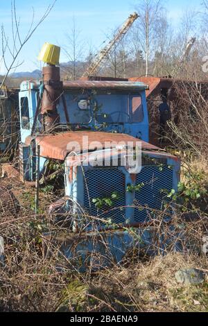 Alter Kran & LKW im Stadtteil Lake Stockfoto