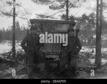 Historisches Foto des zweiten Weltkriegs/zweiten Weltkriegs: deutsche Invasion - Waffen-SS-Trojer in der UdSSR - 1943 Nevel Stadtgebiet Stockfoto