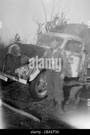 Historisches Foto des zweiten Weltkriegs/zweiten Weltkriegs: deutsche Invasion - Waffen-SS-Trojer in der UdSSR - 1943 Nevel Stadtgebiet Stockfoto