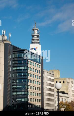 BT Tower und Bürogebäude, Birmingham, West Midlands, England Stockfoto