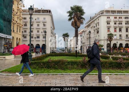Saloniki, Griechenland - 23. März 2020: Blick auf leere Straßen in Saloniki, nachdem Griechenland eine Sperre auferlegt hatte, um die Ausbreitung der Coronavi zu verlangsamen Stockfoto