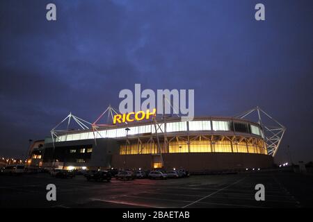 Ein allgemeiner Blick auf die Ricoh Arena in der Nacht, die Heimat von Coventry City Stockfoto