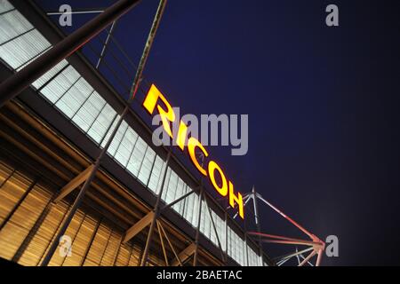 Ein allgemeiner Blick auf die Ricoh Arena in der Nacht, die Heimat von Coventry City Stockfoto