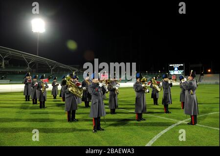 Eine Marching Band spielt beim Kia Oval vor dem FA Cup Finale Rematch Stockfoto