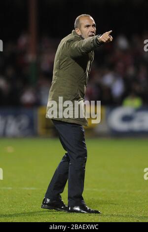 Swindon Town Manager Paolo Di Canio taunt am Ende der Partie die Aston Villa Fans Stockfoto