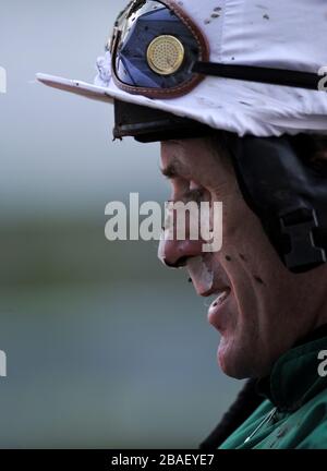 A.P. McCoy gewinnt bei den GL-Veranstaltungen, die Owen Brown trotz neuerer Gesichtsverletzungen im Hürdenlauf für "My Tent or Yours" einmacht Stockfoto