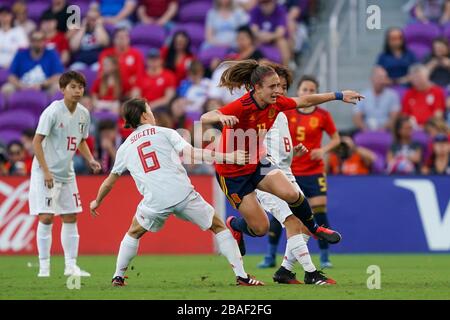 ORLANDO. USA. 05. MÄRZ: Hina Sugita aus Japan (links) fouls Alexia Putellas aus Spanien während des Internationalen freundschaftlichen Fußballspiels der Frauen im SheBelieves Cup 2020 zwischen Spanien Frauen und Japan Frauen im Exploria Stadium in Orlando, USA. ***keine kommerzielle Nutzung*** (Foto von Daniela Porcelli/SPP) Stockfoto